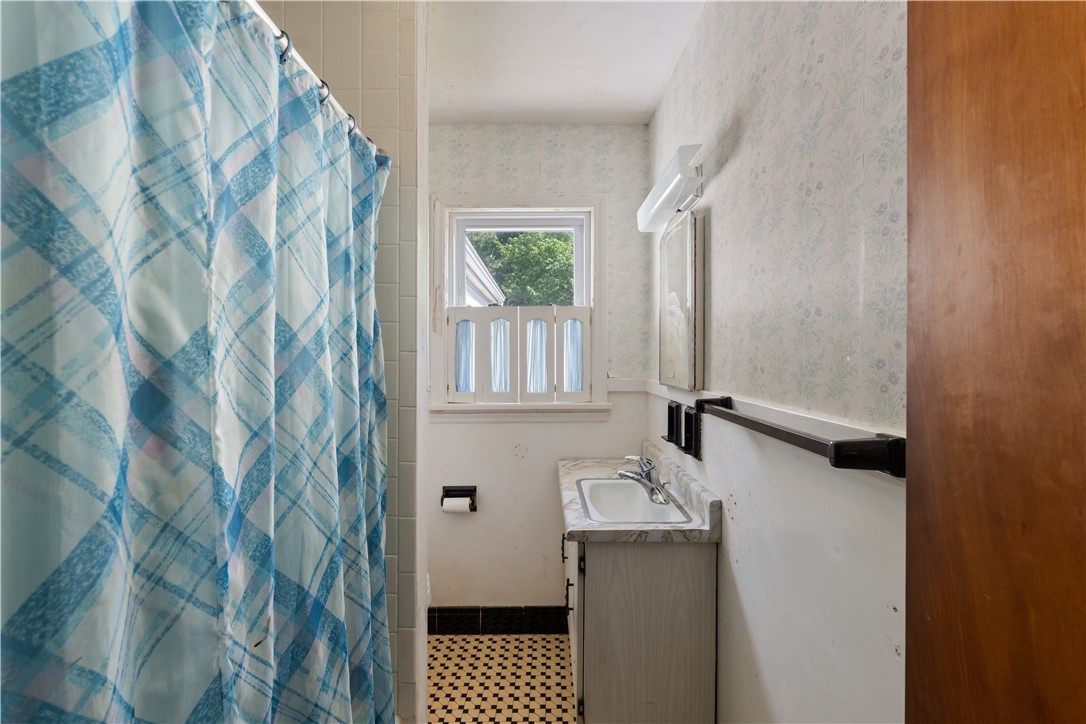 73 Wright Road Henrietta, NY 14467 - Photo 11 of 31 Bathroom