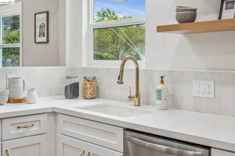 $895,000 | 3056 Roxbury Avenue, Oakland, CA 94605