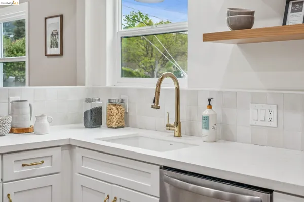 $895,000 | 3056 Roxbury Avenue, Oakland, CA 94605