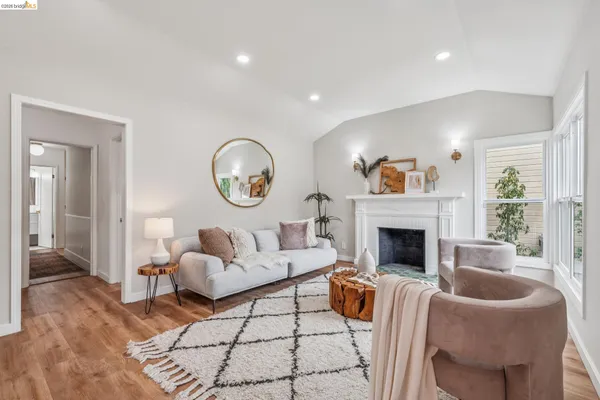 $895,000 | 3056 Roxbury Avenue, Oakland, CA 94605