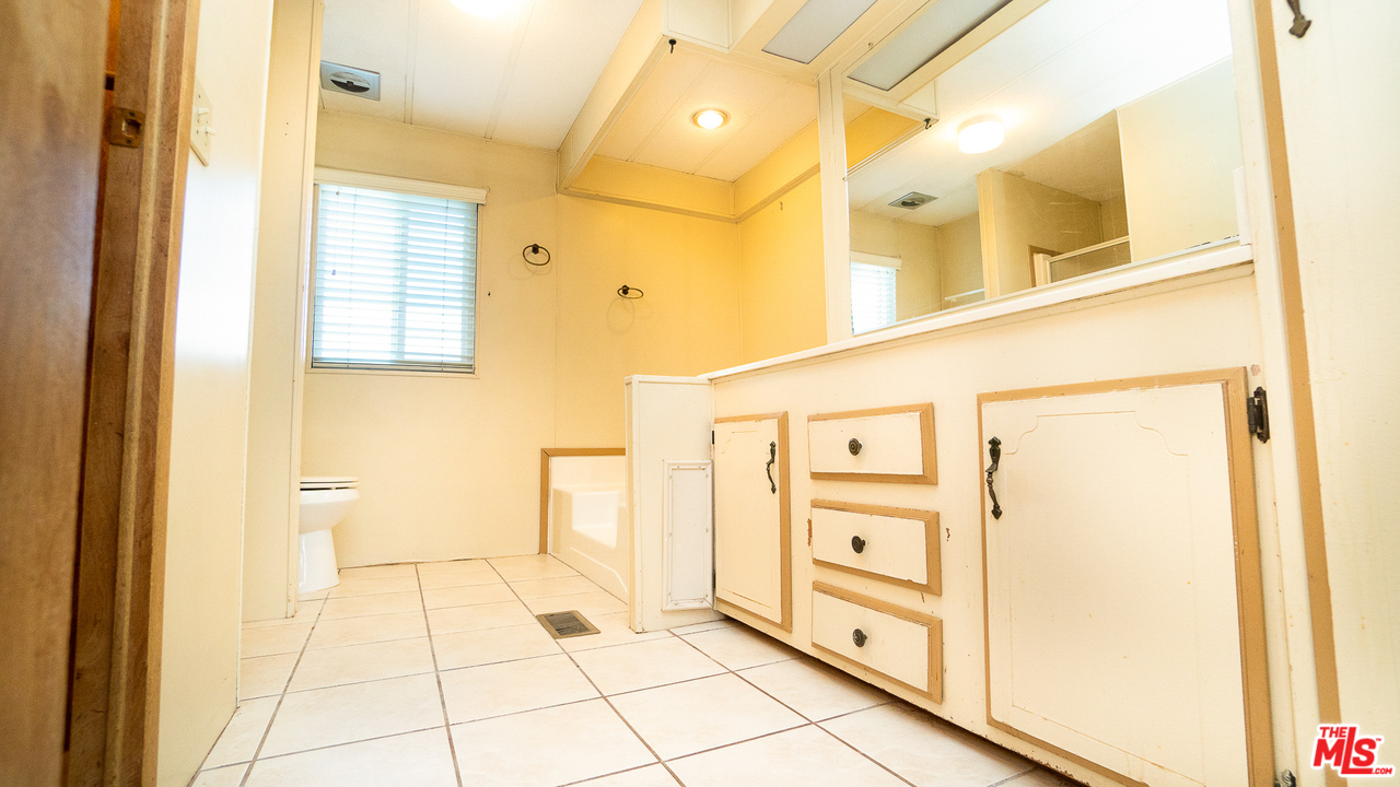 17701 South Avalon Boulevard, Unit 147 Carson, CA 90746 - Photo 22 of 28 a bathroom with a shower and a mirror
