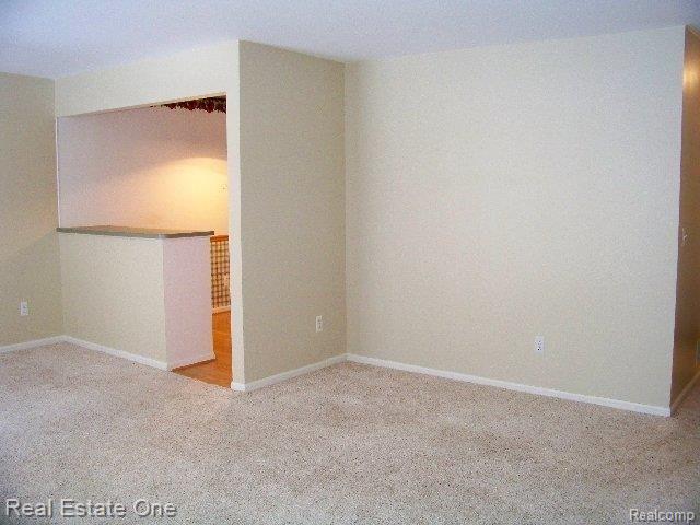 712 South Milford Road, Unit 3 Milford, MI 48381 - Photo 4 of 25 100_5769