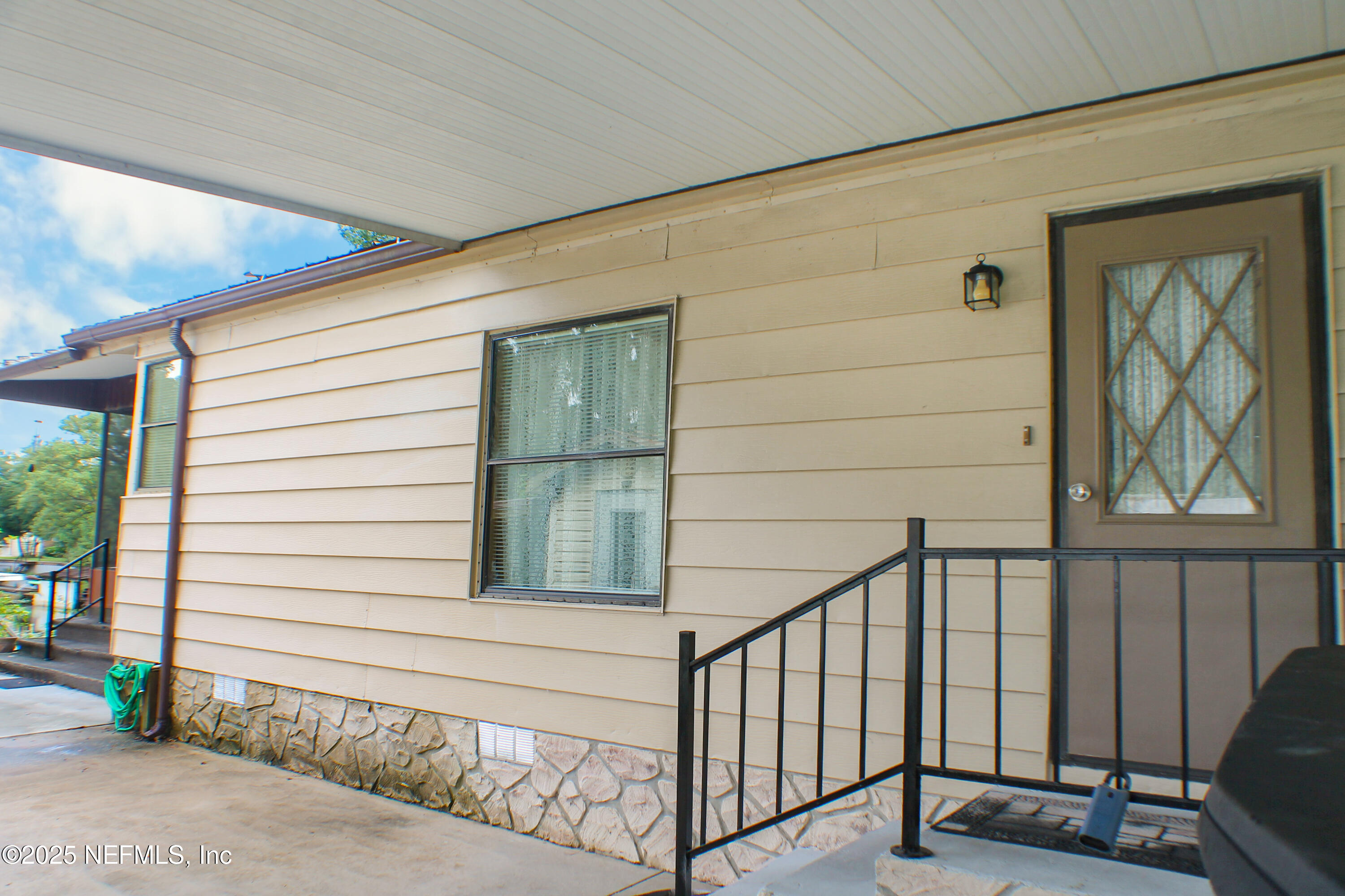 134 Magnolia Street Satsuma, FL 32189 - Photo 23 of 62 a view of a balcony