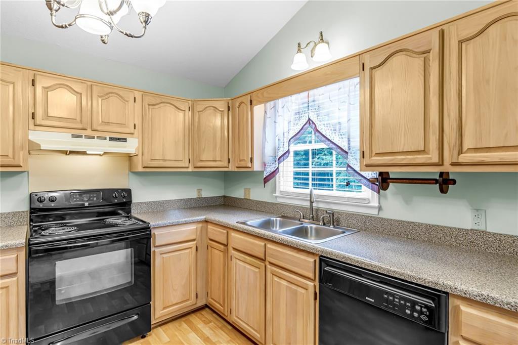 818 James Road High Point, NC 27265 - Photo 14 of 33