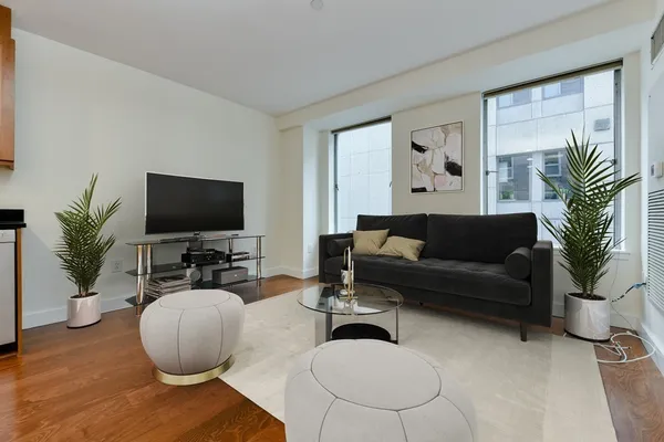 $3,100 | 80 Broad Street, Unit 905, Boston, MA 02110