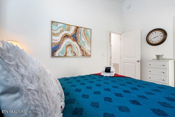 667 Turkey Nest Road Gatlinburg, TN 37738 - Photo 15 of 29 a view of a livingroom with a bookshelf