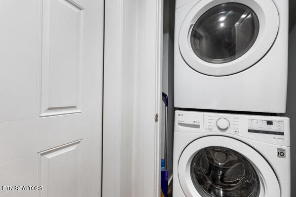 667 Turkey Nest Road Gatlinburg, TN 37738 - Photo 18 of 29 a close up view of a washer and dryer