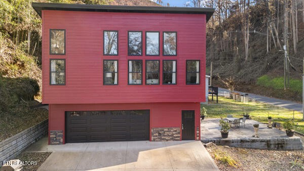 667 Turkey Nest Road Gatlinburg, TN 37738 - Photo 3 of 29 a red brick building with glass windows