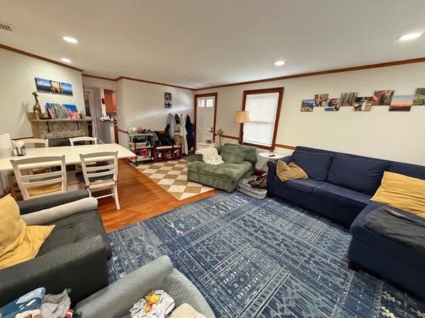 $3,500 | 176 Upland Avenue, Unit SINGLE FAM, Newton, MA 02461