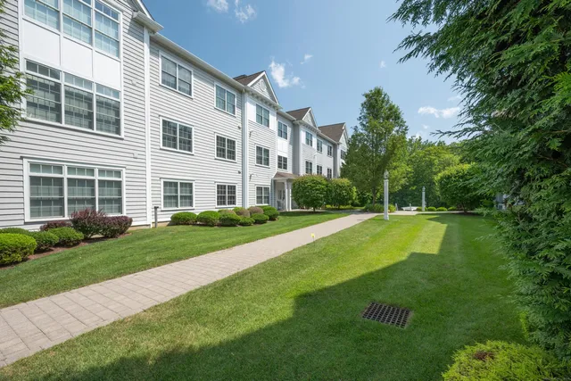 $525,000 | 332 Still Water Circle, Unit 332, Brookfield, CT 06804