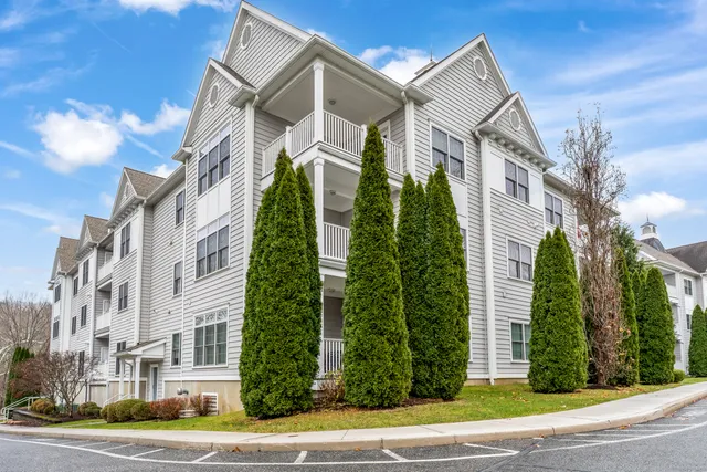 $525,000 | 332 Still Water Circle, Unit 332, Brookfield, CT 06804