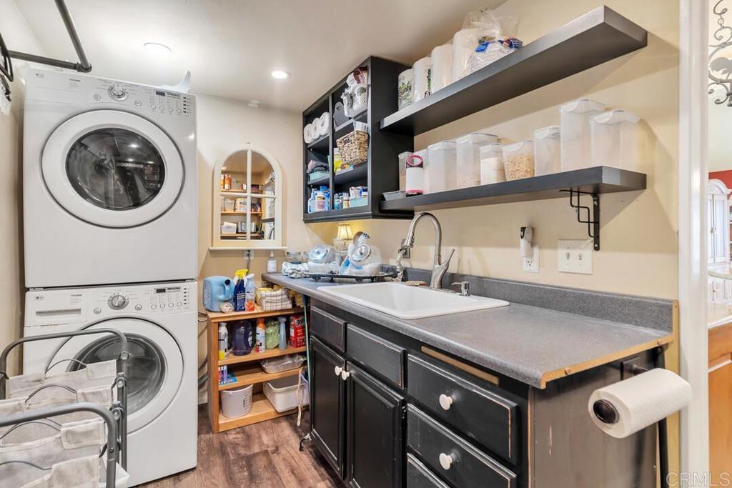 10447 Cadwell Road Santee, CA 92071 - Photo 7 of 32 a utility room with dryer and washer