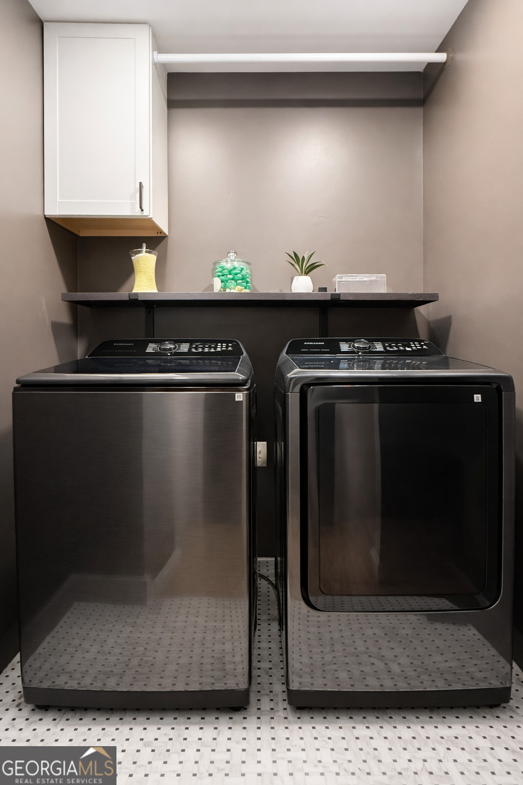 3045 Hitt Road Cumming, GA 30041 - Photo 28 of 46 a close view of stove