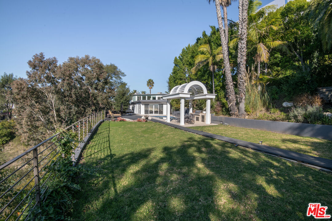 1001 Stradella Road Los Angeles, CA 90077 - Photo 23 of 28 a view of a park with large trees