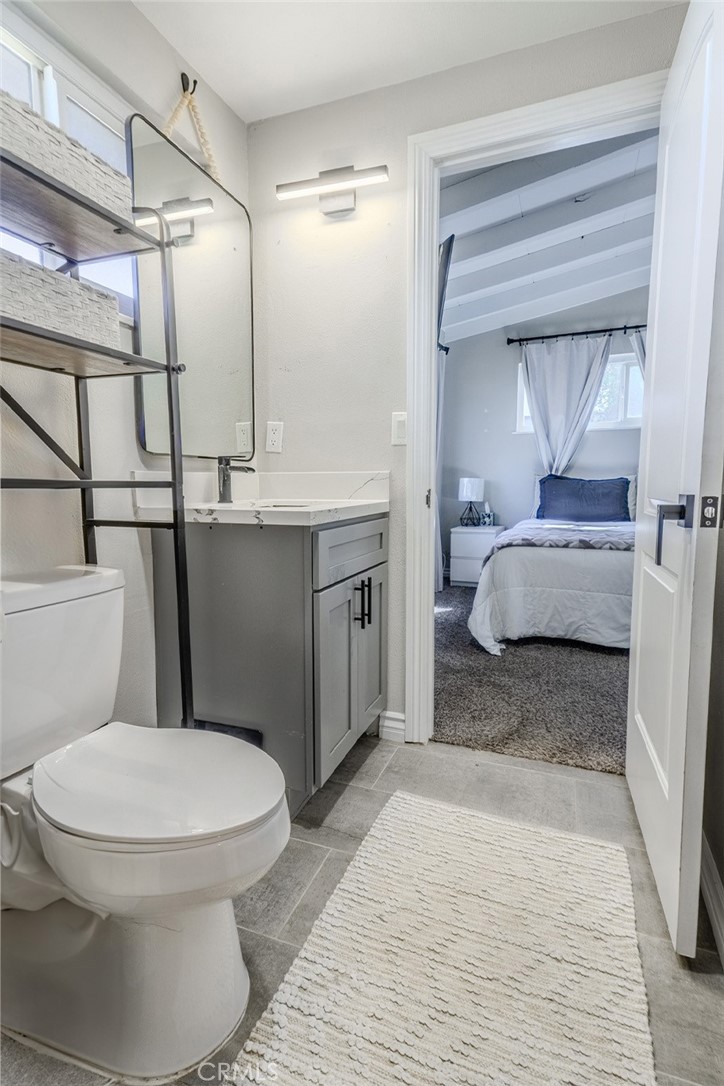 827 South Riverside Avenue Rialto, CA 92376 - Photo 17 of 60 a bathroom with a toilet sink and tub