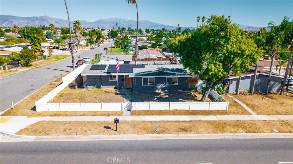 827 South Riverside Avenue Rialto, CA 92376 - Photo 2 of 60