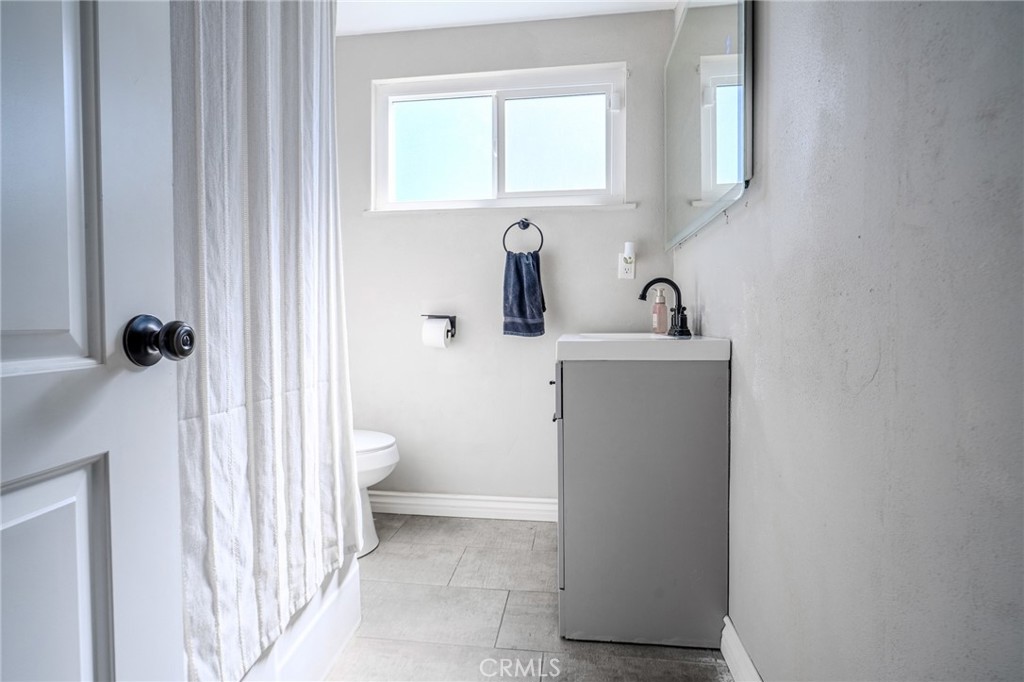 827 South Riverside Avenue Rialto, CA 92376 - Photo 23 of 60 a bathroom with a sink and a toilet