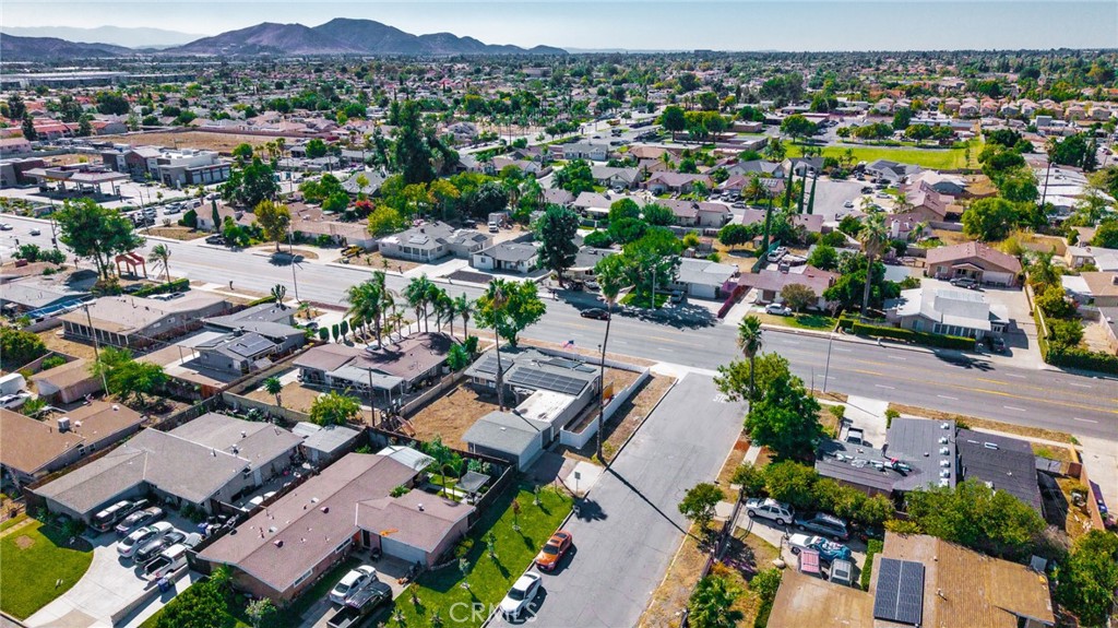 827 South Riverside Avenue Rialto, CA 92376 - Photo 39 of 60 an aerial view of a city