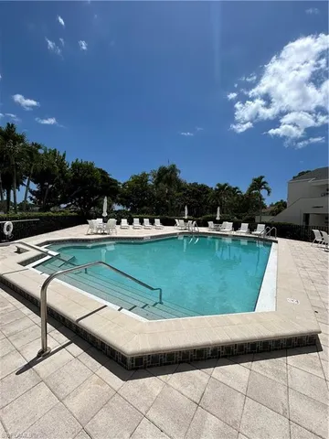 $189,900 | 3062 Kings Lake Boulevard, Unit 7511, Naples, FL 34112