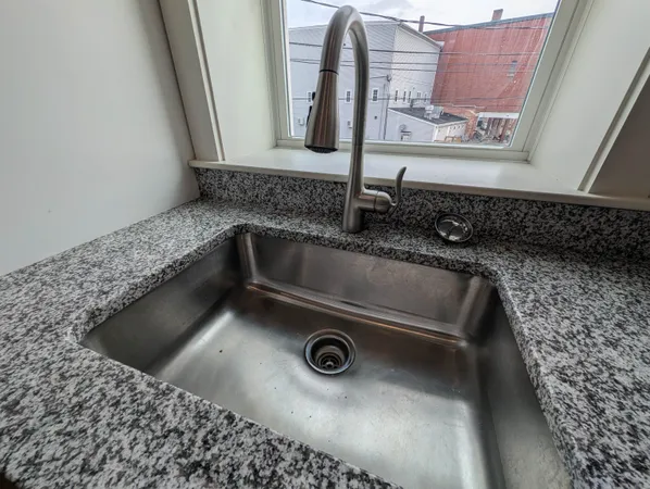 $1,995 | 22 South Main Street, Unit 205, Rochester, NH 03867