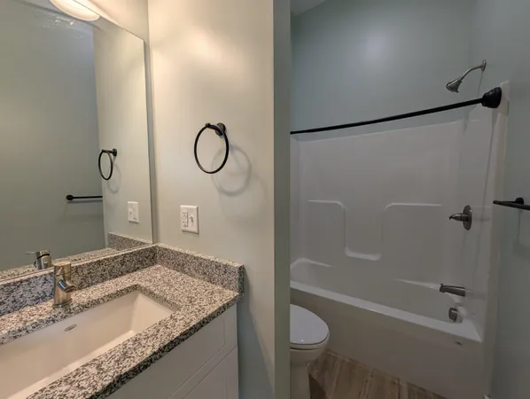 $1,995 | 22 South Main Street, Unit 205, Rochester, NH 03867