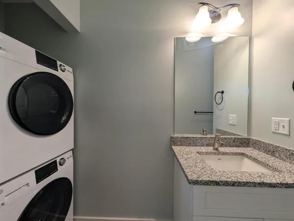 $1,995 | 22 South Main Street, Unit 205, Rochester, NH 03867