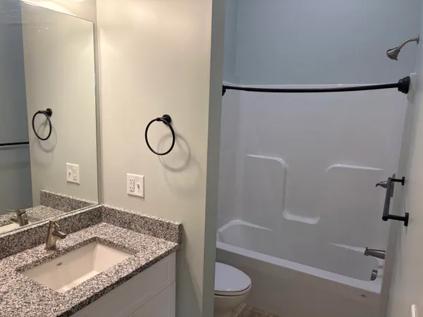 $1,995 | 22 South Main Street, Unit 205, Rochester, NH 03867