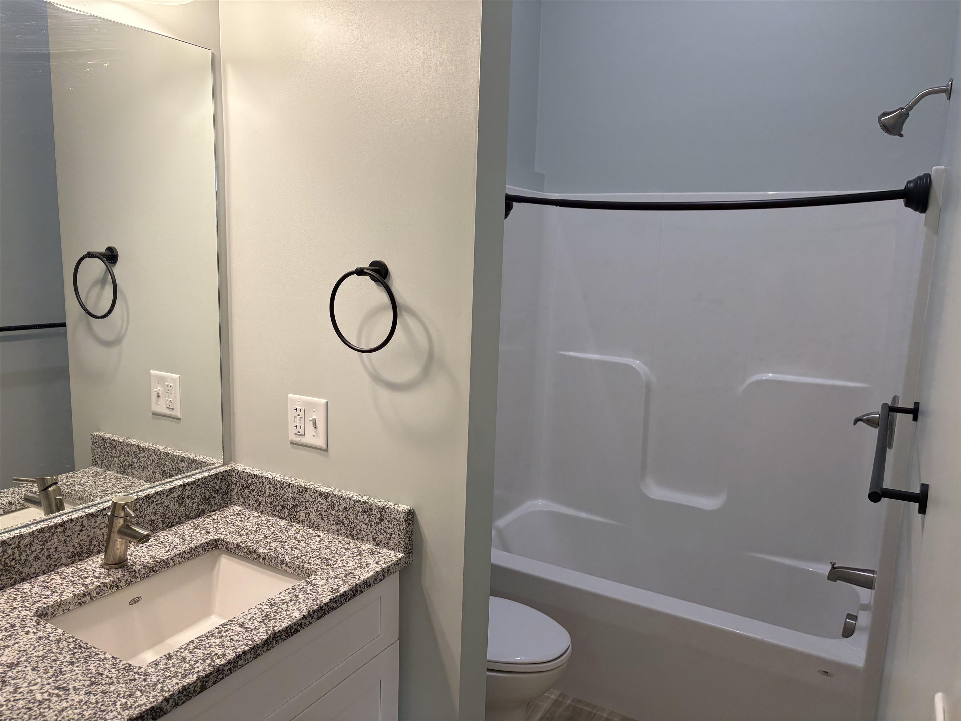 22 South Main Street, Unit 205 Rochester, NH 03867 - Photo 27 of 42