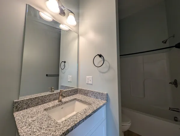 $1,995 | 22 South Main Street, Unit 205, Rochester, NH 03867