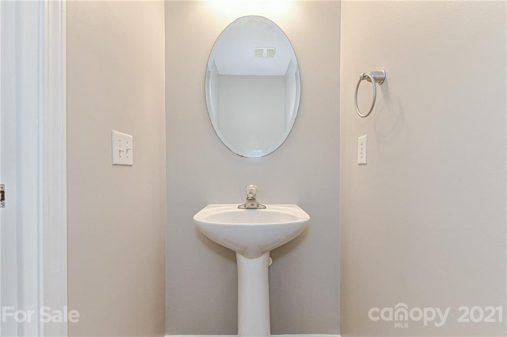 10556 Broken Branch Road Charlotte, NC 28213 - Photo 17 of 32 Gallery Image 17