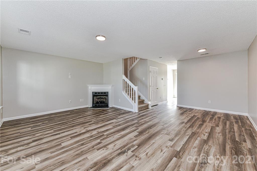 10556 Broken Branch Road Charlotte, NC 28213 - Photo 6 of 32 Gallery Image 6