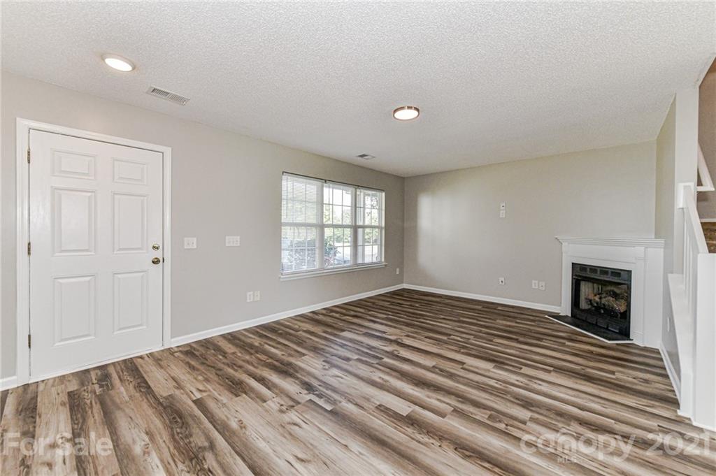 10556 Broken Branch Road Charlotte, NC 28213 - Photo 7 of 32 Gallery Image 7