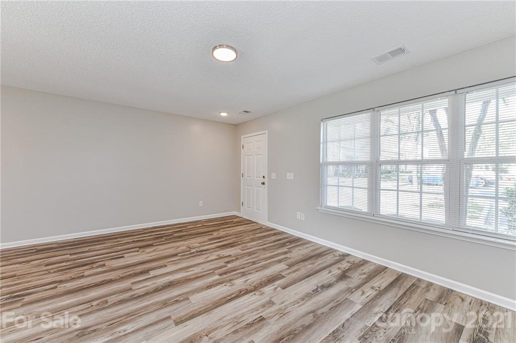 10556 Broken Branch Road Charlotte, NC 28213 - Photo 9 of 32 Gallery Image 9