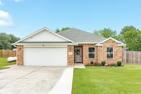 $299,000 | 6108 Fox Ridge Drive, Angleton, TX 77515