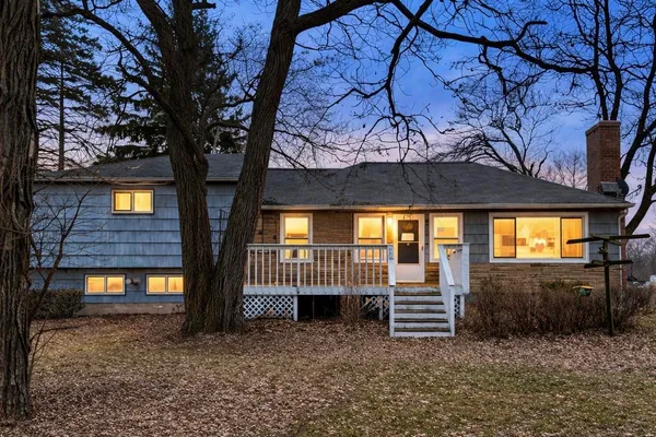 $224,900 | W220N8554 Waukesha V, Menomonee Falls, WI 53051