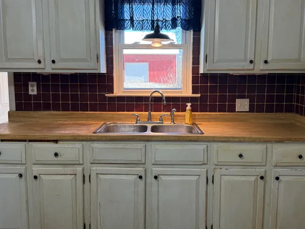 $224,900 | W220N8554 Waukesha V, Menomonee Falls, WI 53051