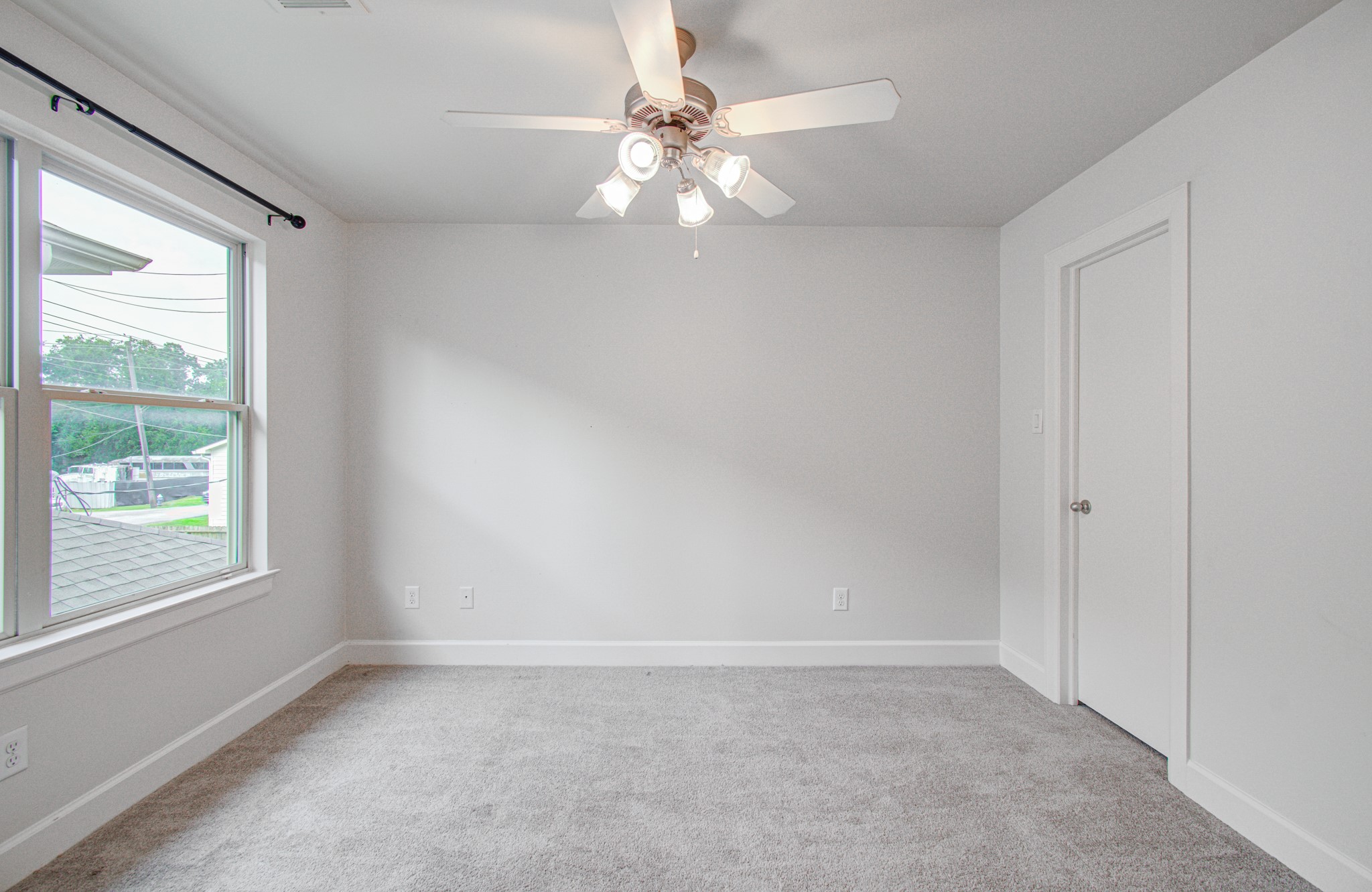 624 East 39th Street Houston, TX 77022 - Photo 28 of 37 wooden floor in an empty room with a window