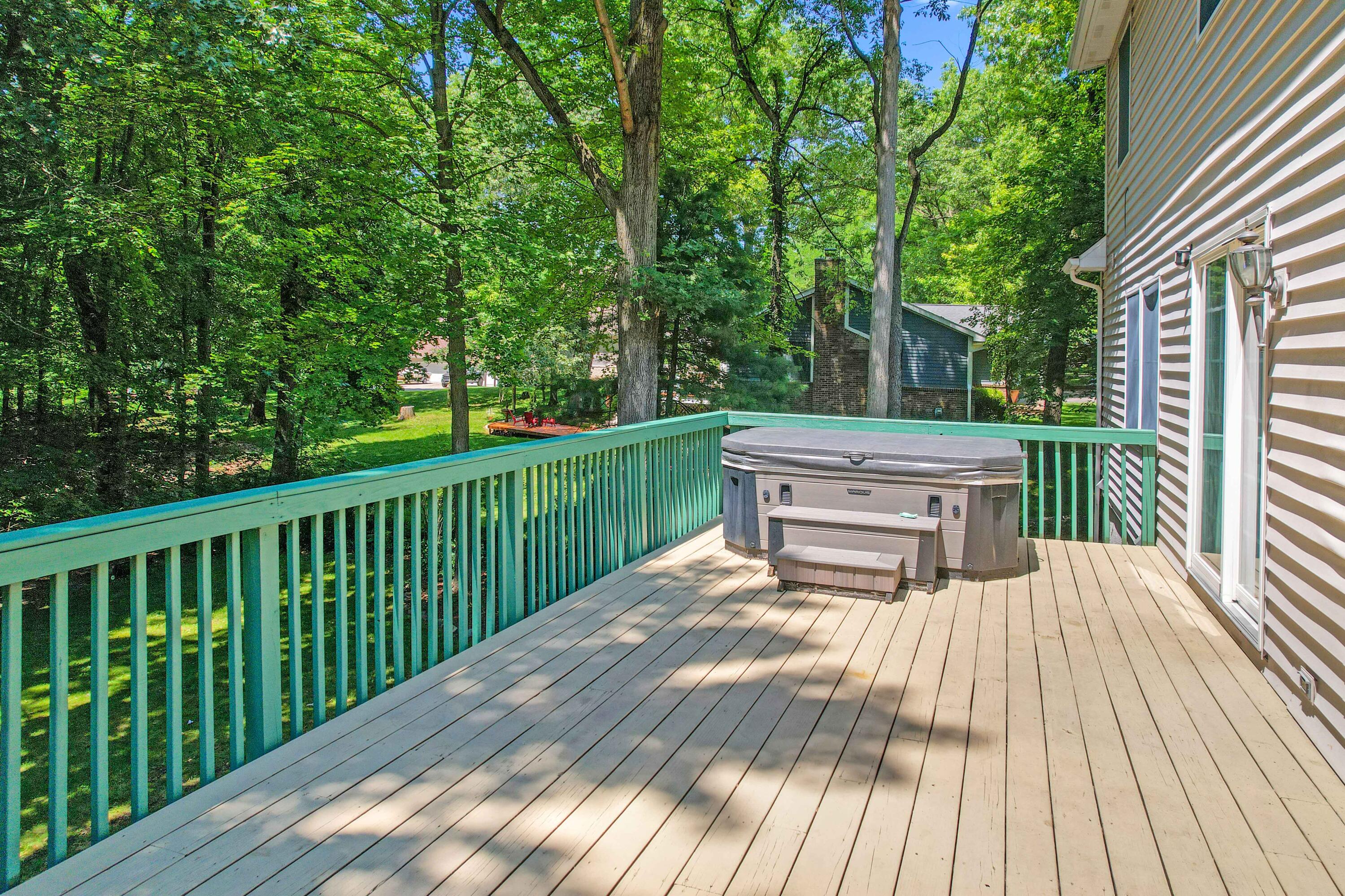11176 Mcgregor Road Pinckney, MI 48169 - Photo 36 of 49 Upper Deck
