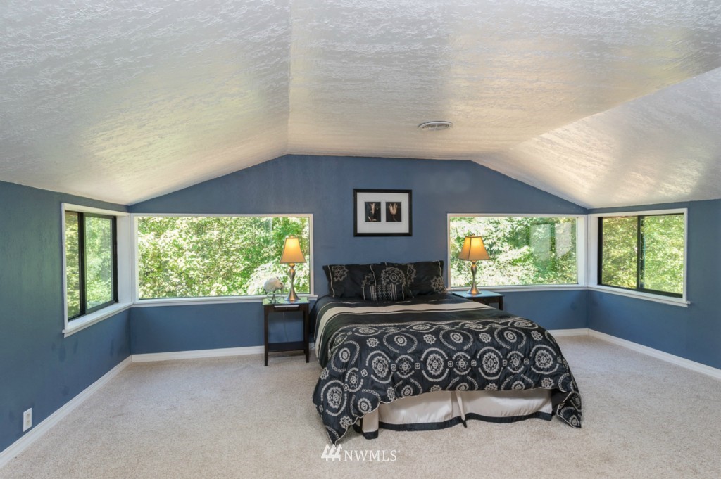 6725 Southwest Point Robinson Road Vashon, WA 98070 - Photo 22 of 24 Gallery Image 22