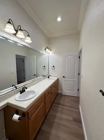 $2,600 | 7026 North Warren Avenue, Fresno, CA 93711