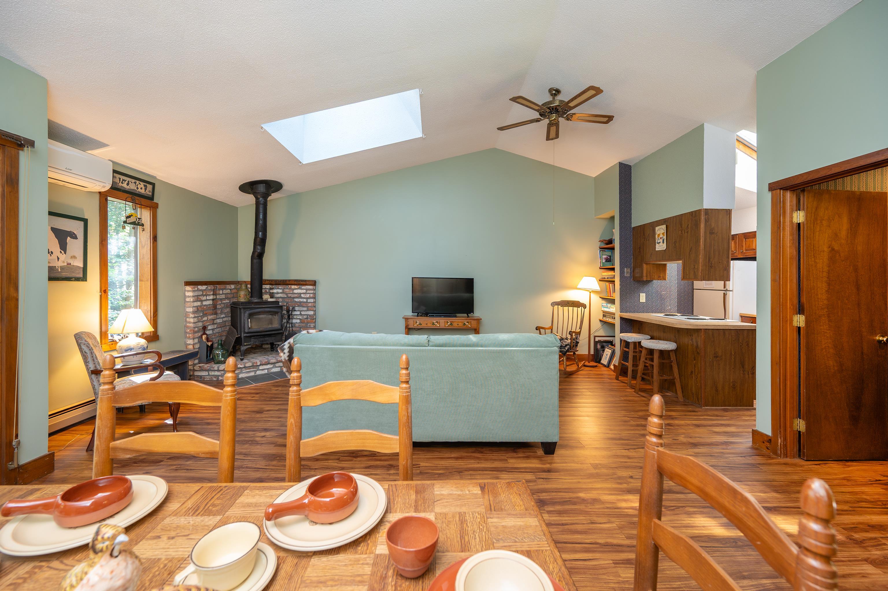 253 Old Quechee Road, Unit 6D Hartford, VT 05059 - Photo 4 of 33