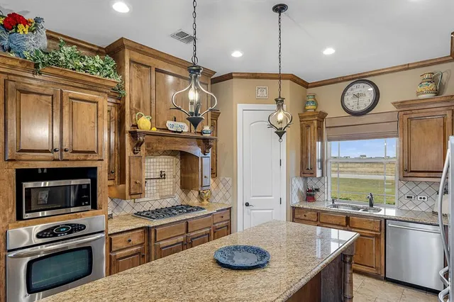 $849,000 | 1299 Shadow Lakes Drive, Wills Point, TX 75169