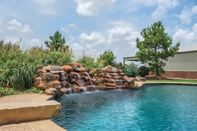 $849,000 | 1299 Shadow Lakes Drive, Wills Point, TX 75169