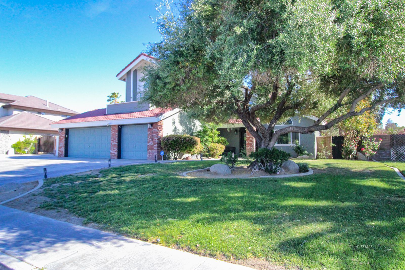 129 West Mojave Rose Avenue Ridgecrest, CA 93555 - Photo 1 of 49