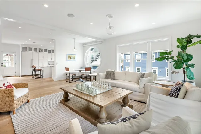 $10,000 | 15 High Street, Newport, RI 02840