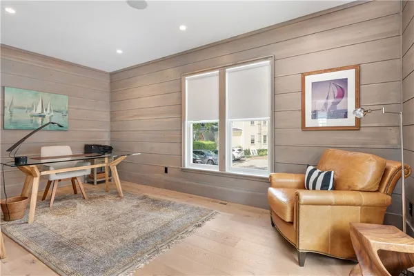 $10,000 | 15 High Street, Newport, RI 02840