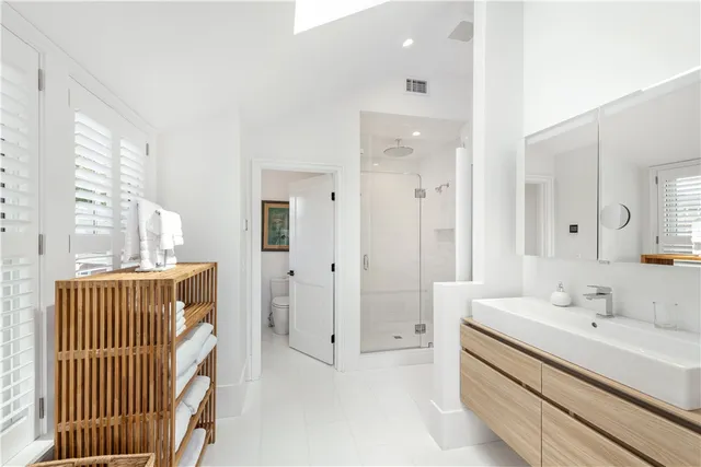 $10,000 | 15 High Street, Newport, RI 02840