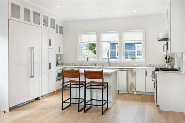 $10,000 | 15 High Street, Newport, RI 02840