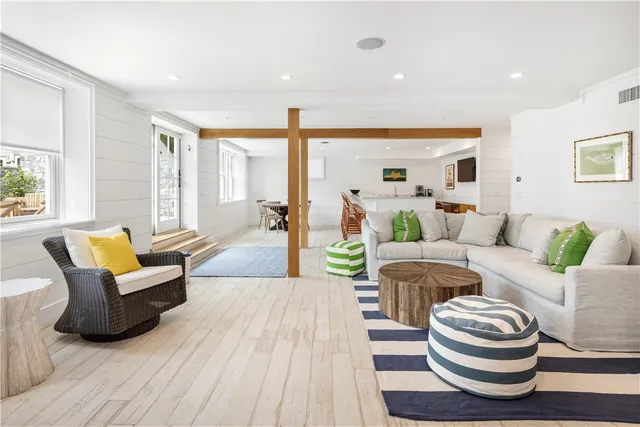 $10,000 | 15 High Street, Newport, RI 02840