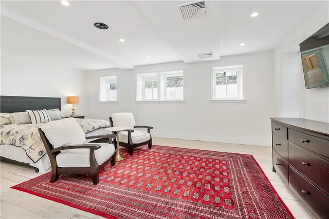 $10,000 | 15 High Street, Newport, RI 02840